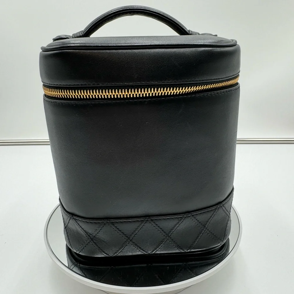 Chanel-Authentic-CC Logo bicolore Black Lambskin Leather Vanity Case - Picture 1 of 10